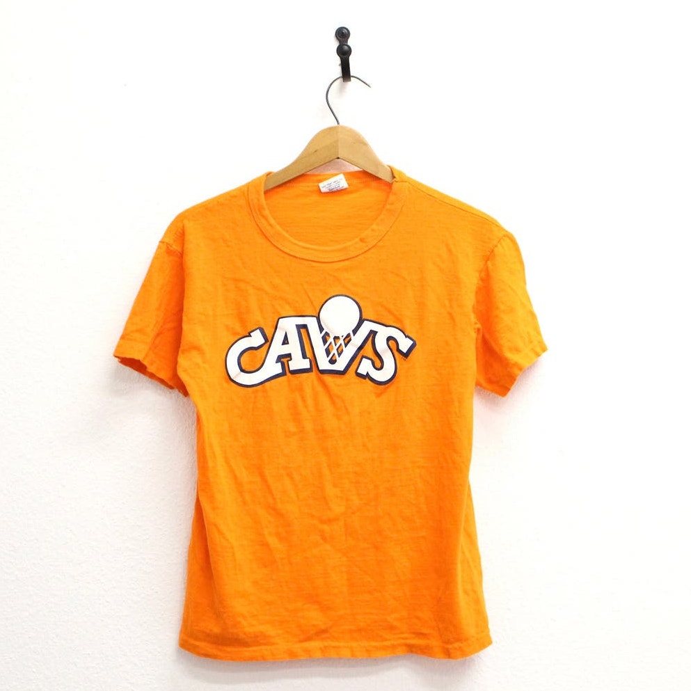 Vintage Cleveland Cavs Cavaliers Basketball T Shirt Medium