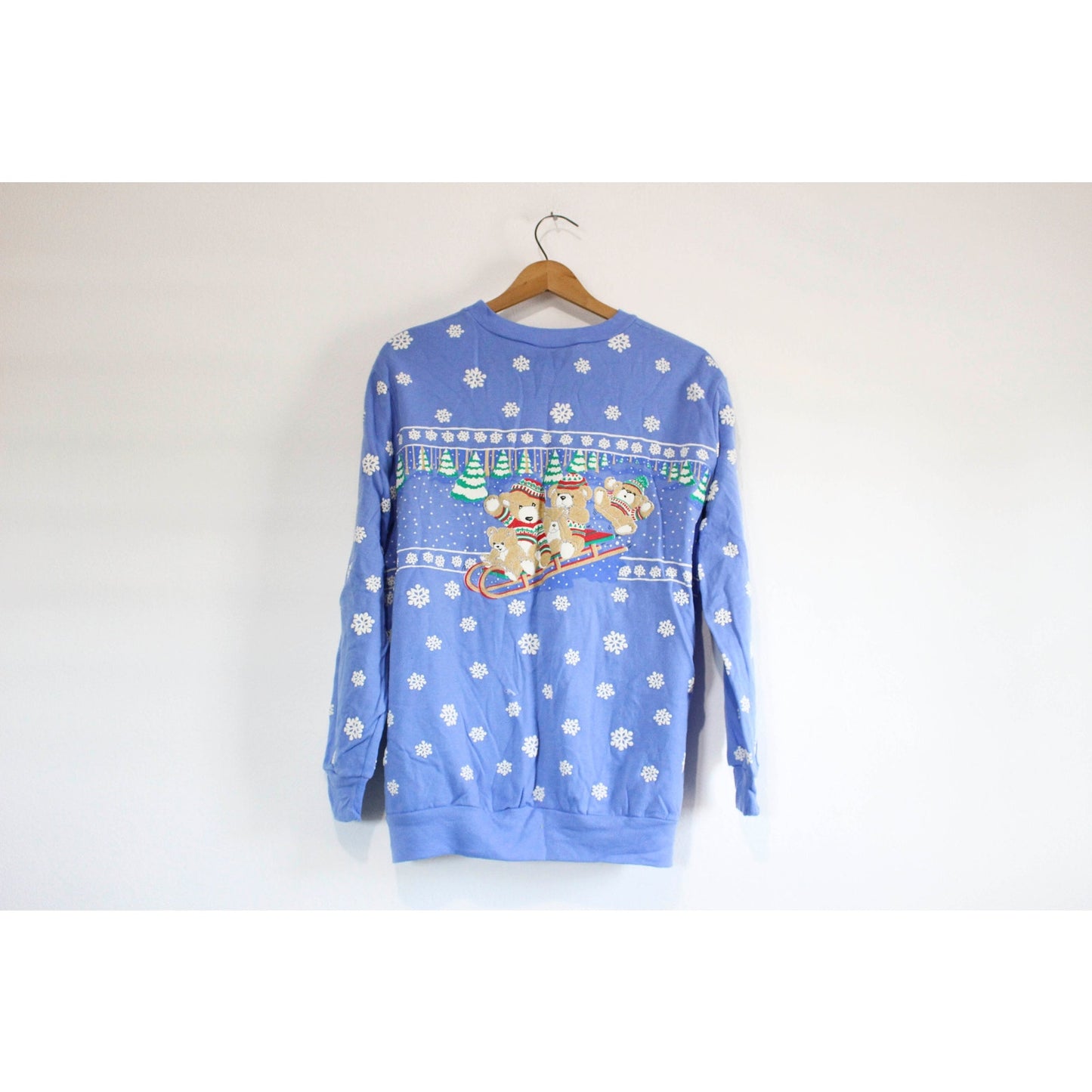 Vintage Teddy Bear Sledding Christmas Sweatshirt Medium