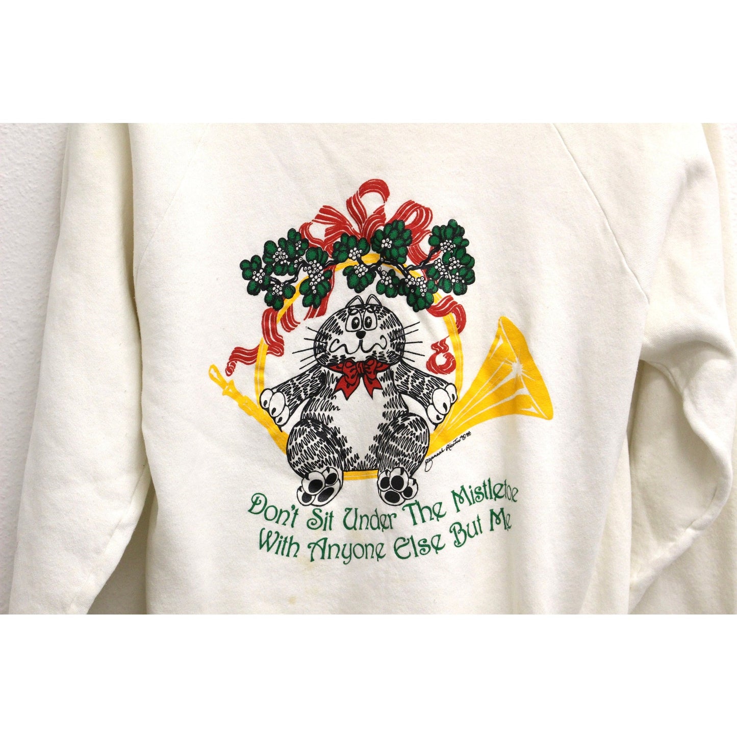 Vintage Mistletoe Christmas Cat Holiday Sweatshirt Large